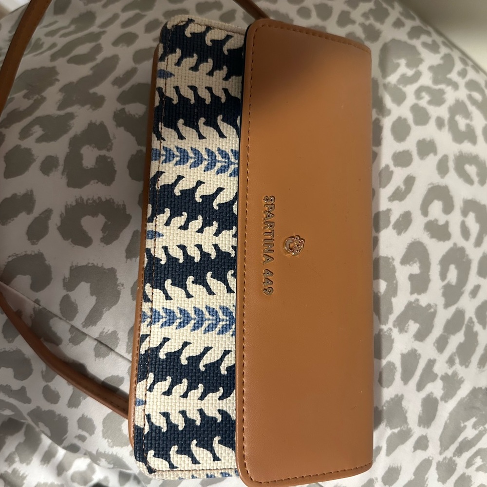 cute shoulder bag by kate spade !!